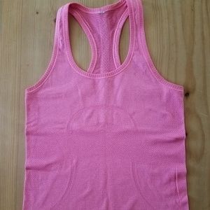 Lululemon Swiftly Tech small tank